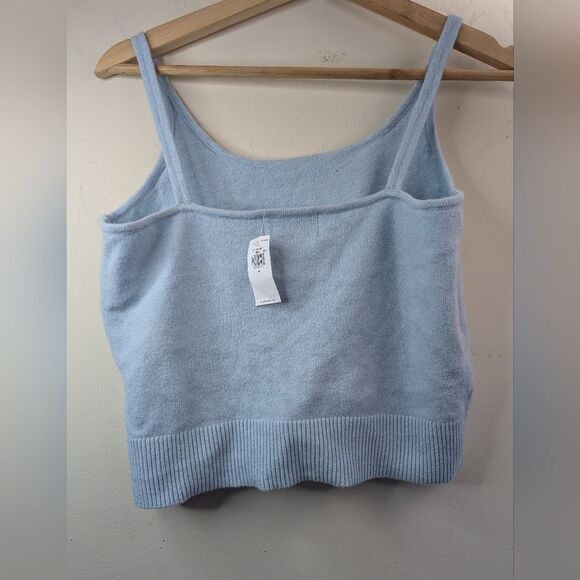 - NWT Supersoft Baby blue  knit tank Top size M cropped nwt - Picture 4 of 9